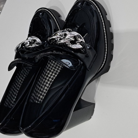 ANTONIO MELANI Shoes - Antonio Melani Palmer Lug Sole Chain Detail Platform Loafer Pumps